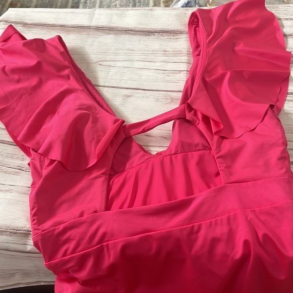 NWT TRINA TURK Monaco Ruffle Over The Shoulder One Piece Swimsuit - Picture 12 of 16